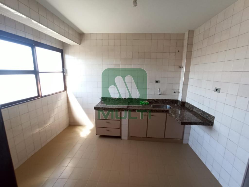 Apartamento à venda com 3 quartos, 117m² - Foto 11