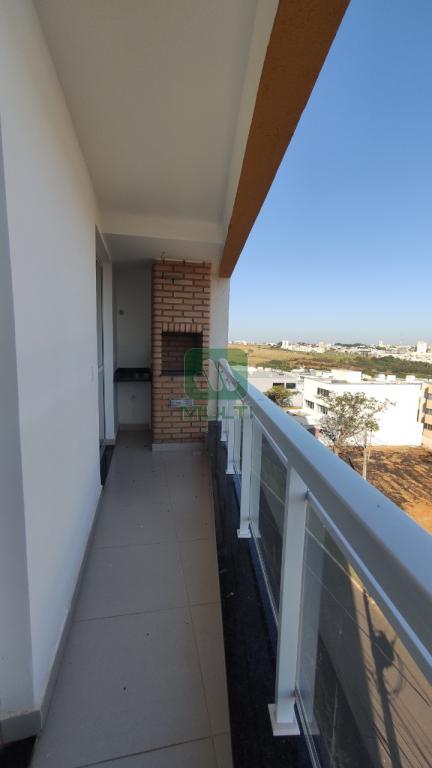 Apartamento à venda com 2 quartos, 66m² - Foto 3