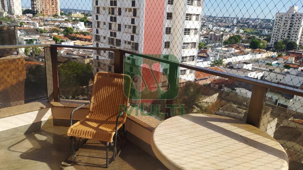 Apartamento à venda com 4 quartos, 225m² - Foto 2