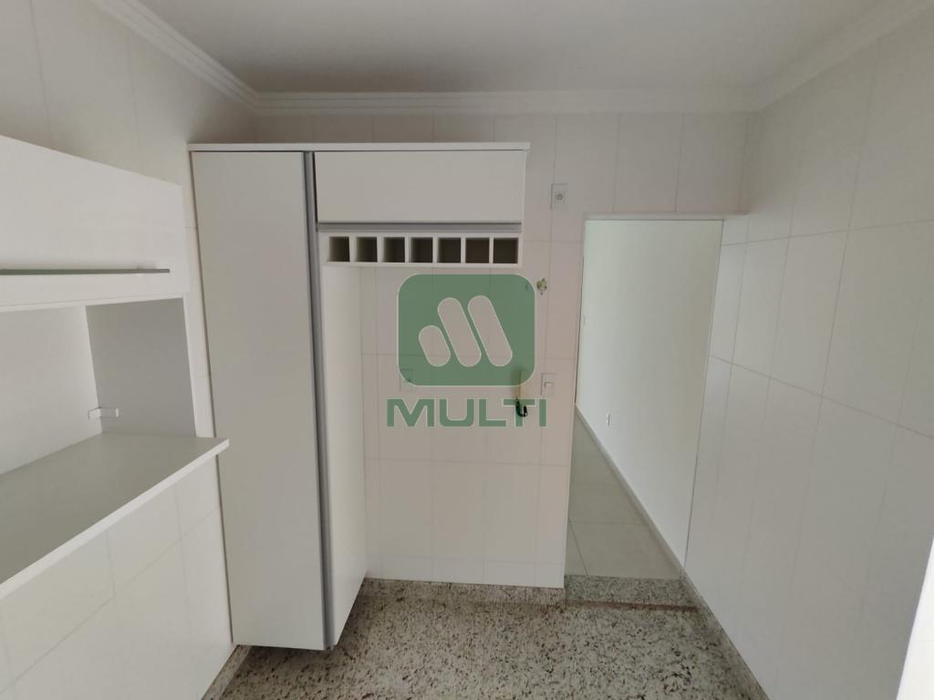 Apartamento à venda com 2 quartos, 69m² - Foto 2