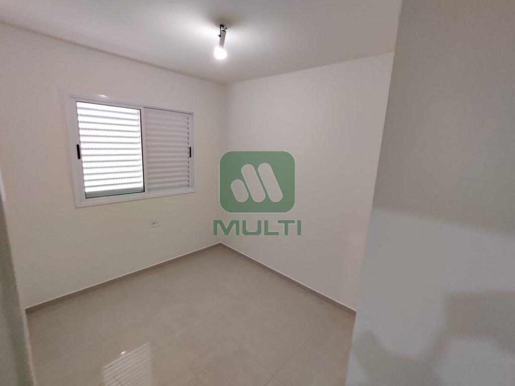 Apartamento à venda com 2 quartos, 69m² - Foto 3