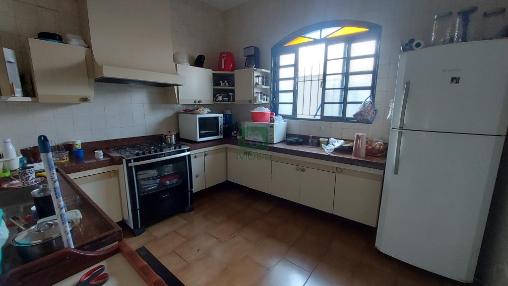 Casa à venda com 2 quartos, 377m² - Foto 4