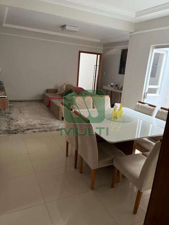 Casa à venda com 3 quartos, 160m² - Foto 2