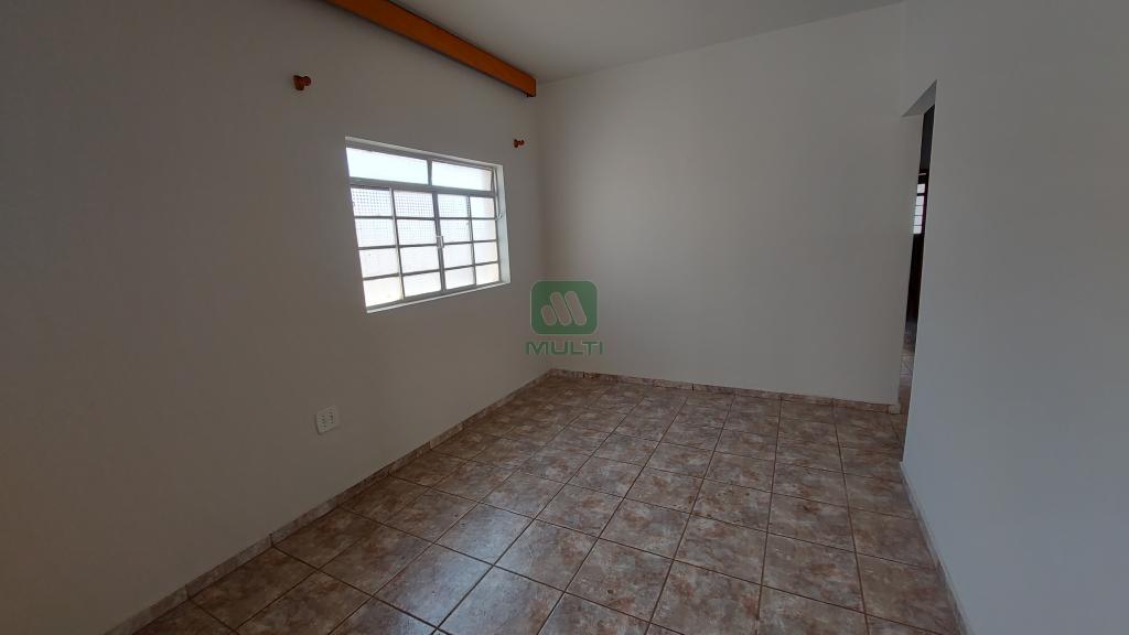 Casa à venda com 3 quartos, 135m² - Foto 1