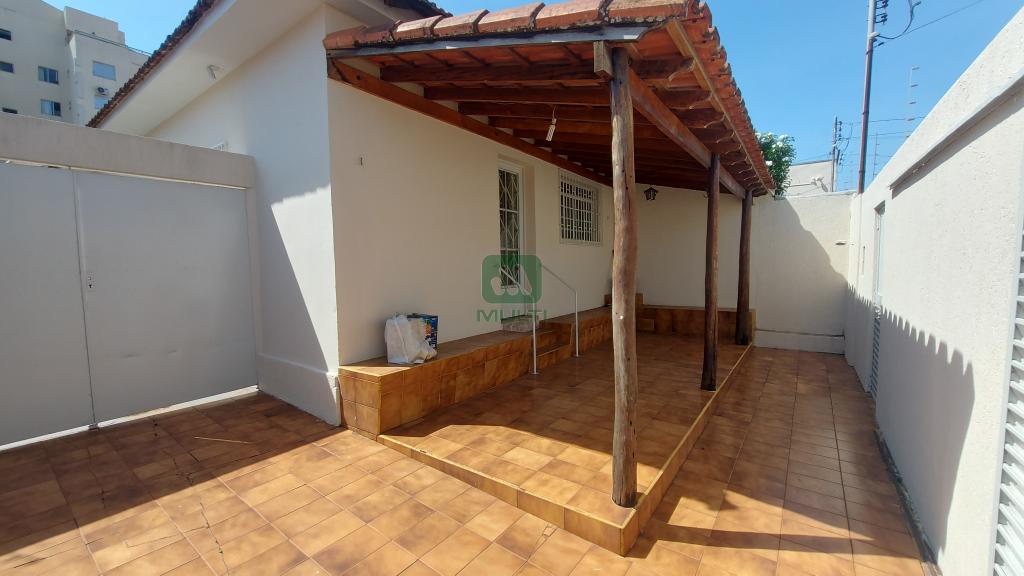 Casa à venda com 3 quartos, 135m² - Foto 2