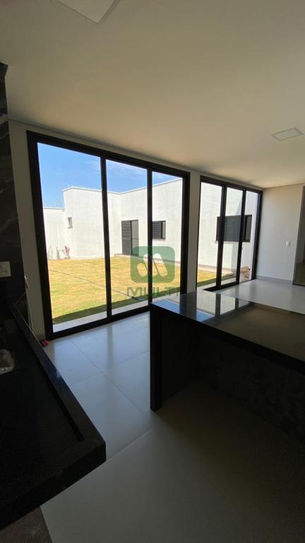 Casa à venda com 3 quartos, 167m² - Foto 2