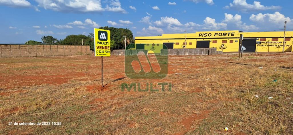 Terreno à venda com 1 quarto, 850m² - Foto 2