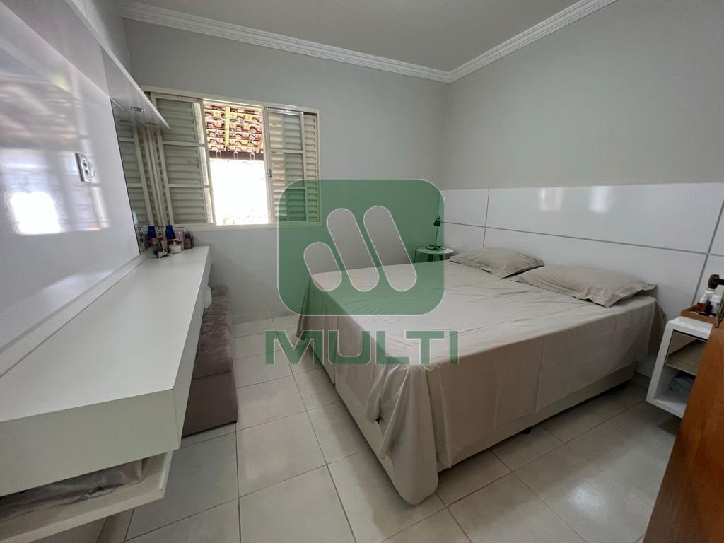 Casa à venda com 3 quartos, 250m² - Foto 3