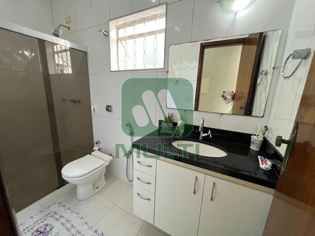 Casa à venda com 3 quartos, 250m² - Foto 5