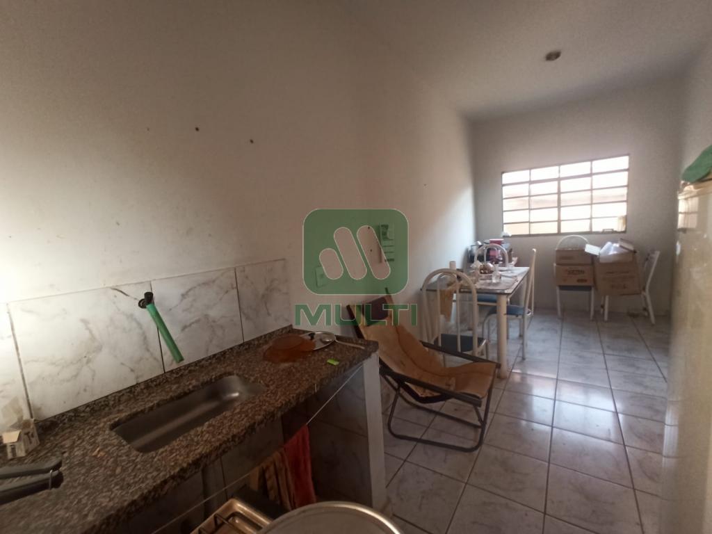 Casa à venda com 2 quartos, 135m² - Foto 3