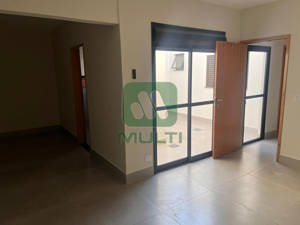 Casa à venda com 3 quartos, 200m² - Foto 3