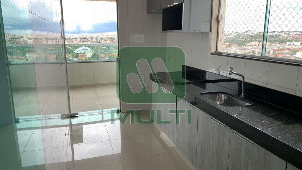 Apartamento à venda com 3 quartos, 115m² - Foto 2