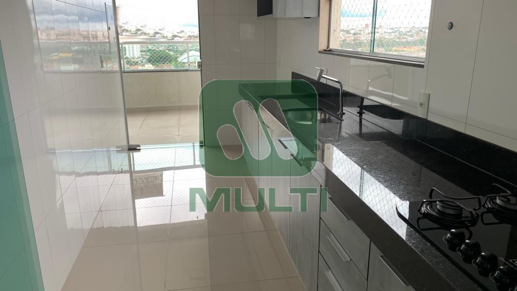 Apartamento à venda com 3 quartos, 115m² - Foto 3