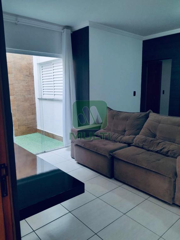 Apartamento à venda com 2 quartos, 75m² - Foto 1