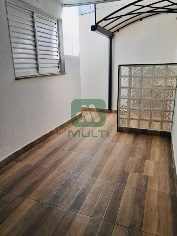 Apartamento à venda com 2 quartos, 75m² - Foto 3