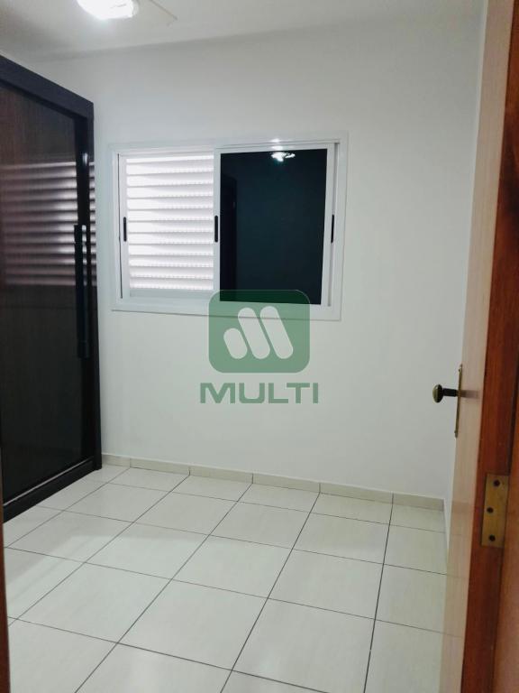 Apartamento à venda com 2 quartos, 75m² - Foto 11