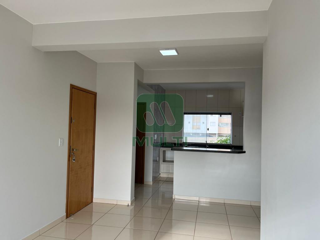 Apartamento à venda com 2 quartos, 64m² - Foto 2