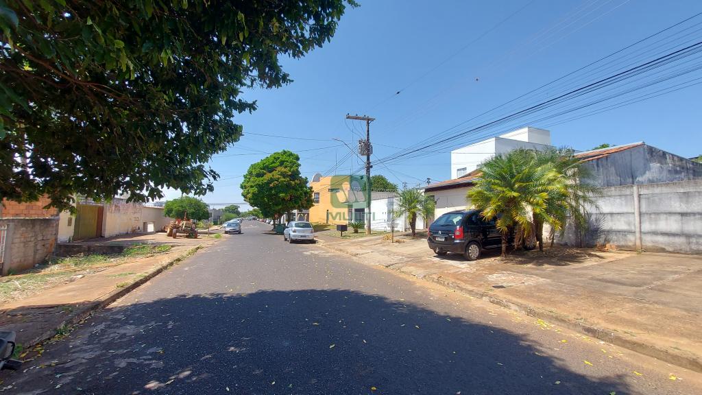 Terreno à venda com 1 quarto, 720m² - Foto 2