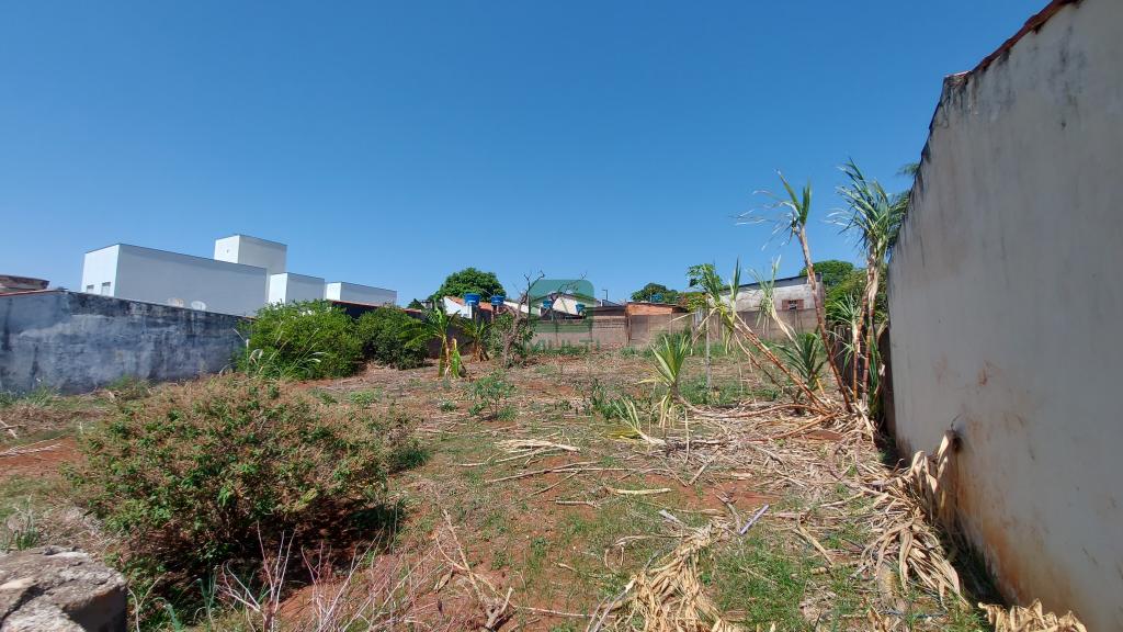 Terreno à venda com 1 quarto, 720m² - Foto 4