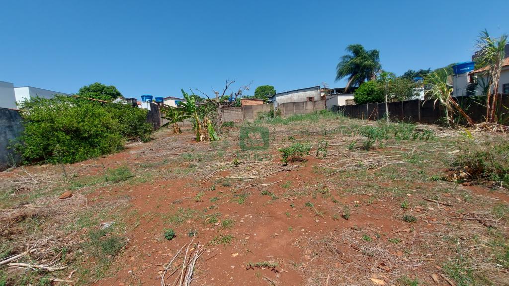 Terreno à venda com 1 quarto, 720m² - Foto 5