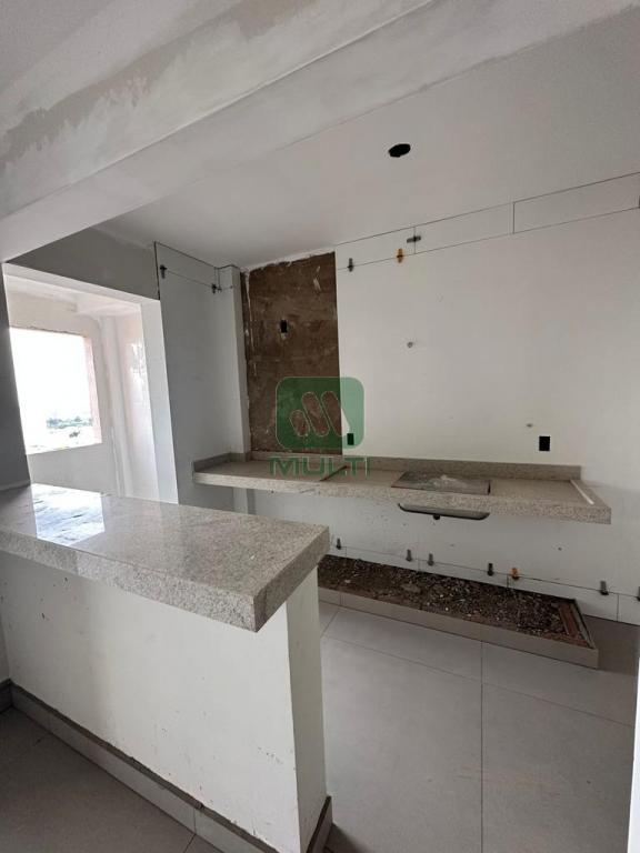 Apartamento à venda com 3 quartos, 79m² - Foto 3