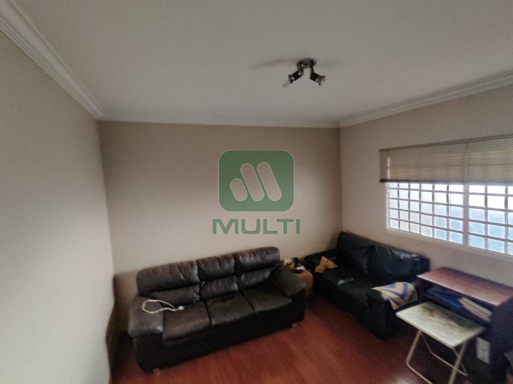 Casa à venda com 5 quartos, 233m² - Foto 2