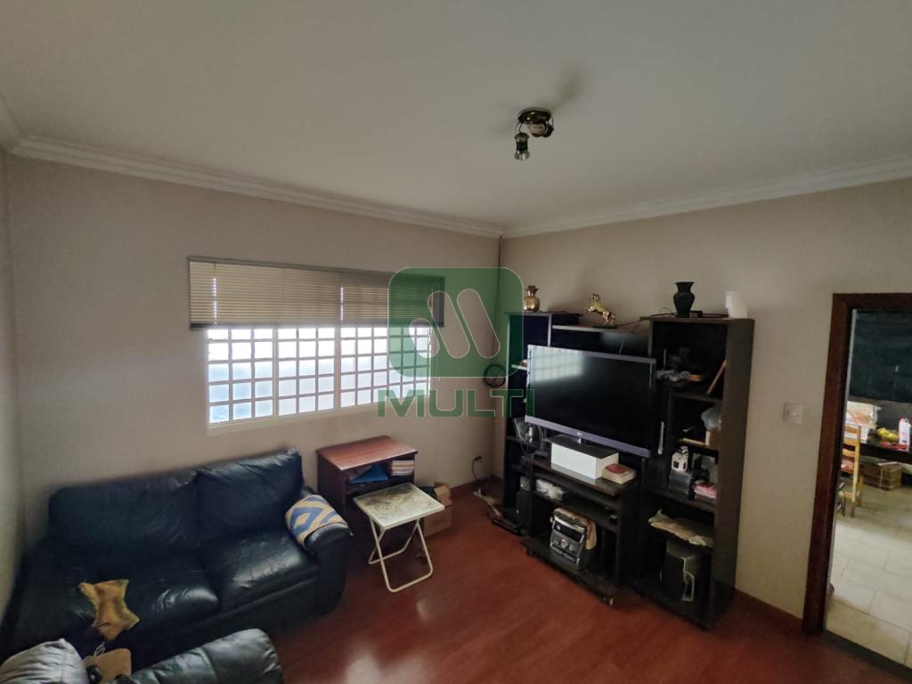 Casa à venda com 5 quartos, 233m² - Foto 3