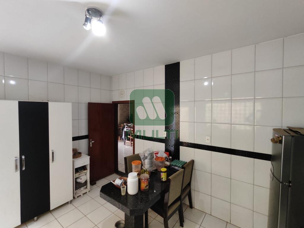 Casa à venda com 5 quartos, 233m² - Foto 5