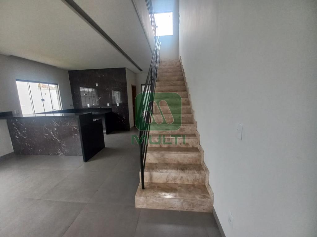 Casa à venda com 3 quartos, 164m² - Foto 1