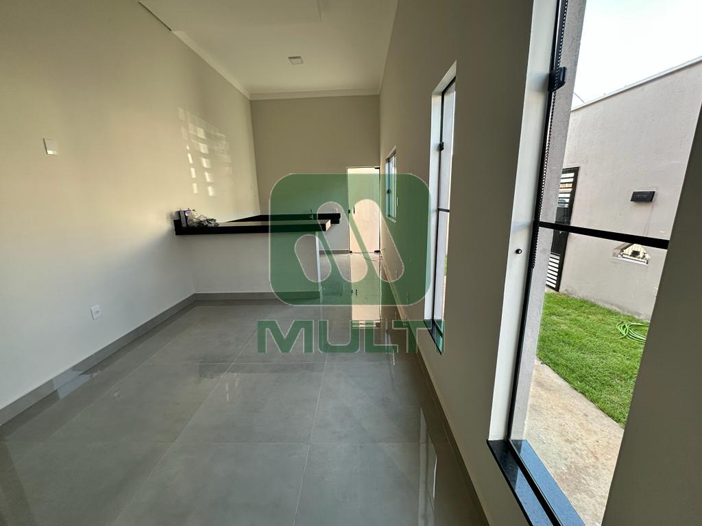 Casa à venda com 3 quartos, 92m² - Foto 1