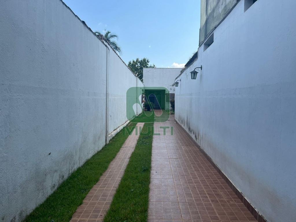 Casa à venda com 2 quartos, 114m² - Foto 1