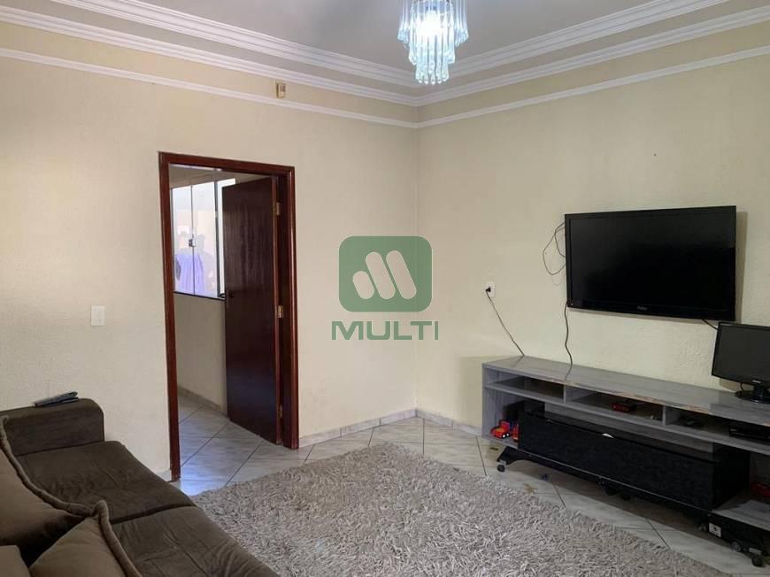 Casa à venda com 3 quartos, 187m² - Foto 1