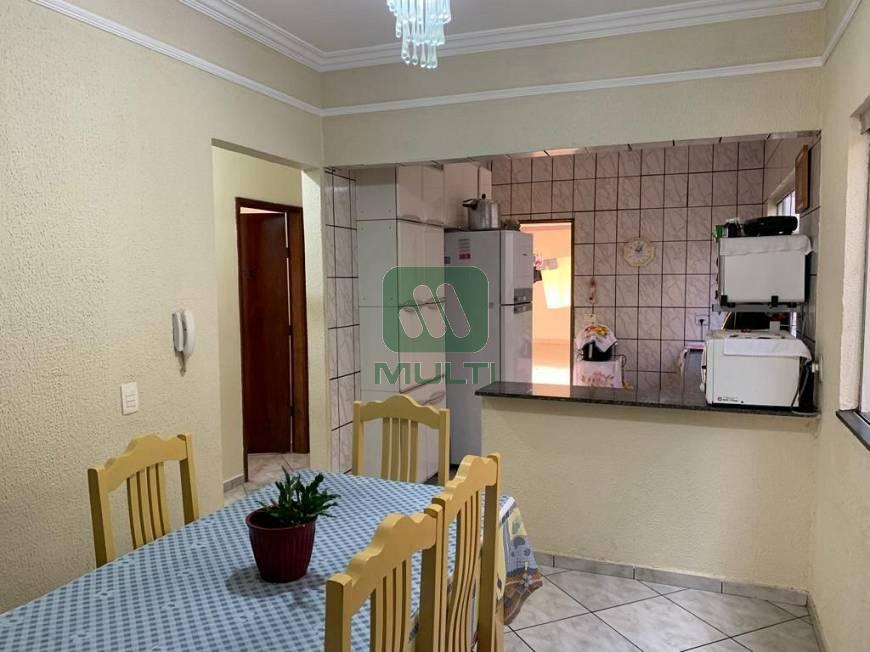 Casa à venda com 3 quartos, 187m² - Foto 2