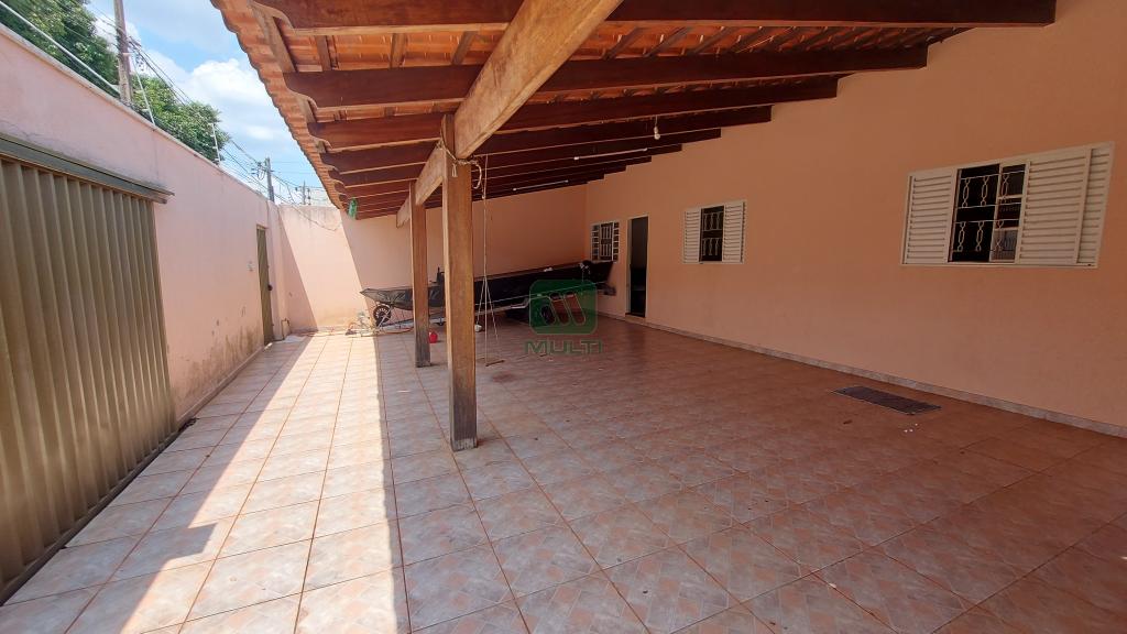 Casa à venda com 3 quartos, 220m² - Foto 1