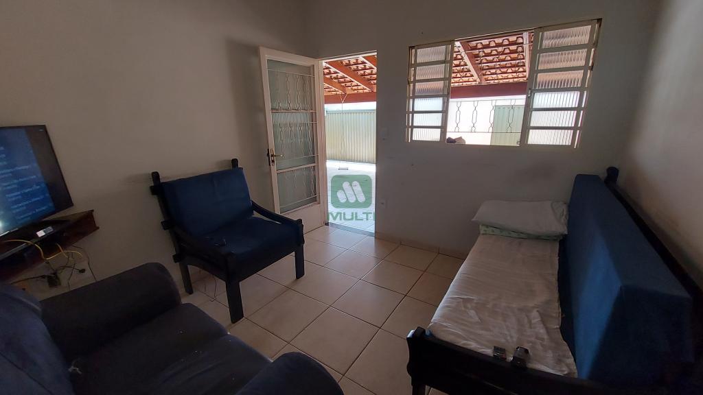 Casa à venda com 3 quartos, 220m² - Foto 2