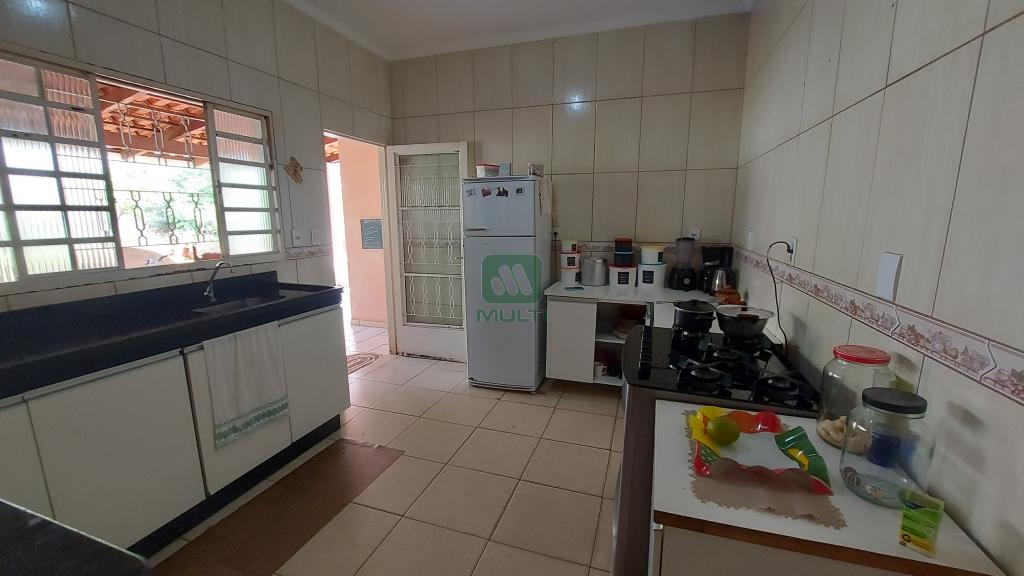 Casa à venda com 3 quartos, 220m² - Foto 8