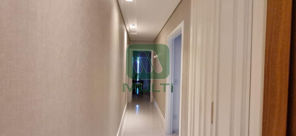 Apartamento à venda com 3 quartos, 196m² - Foto 9