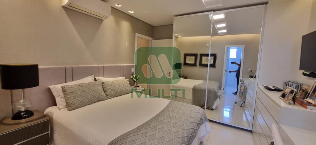 Apartamento à venda com 3 quartos, 196m² - Foto 17