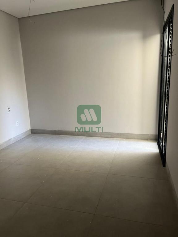 Casa à venda com 3 quartos, 172m² - Foto 2