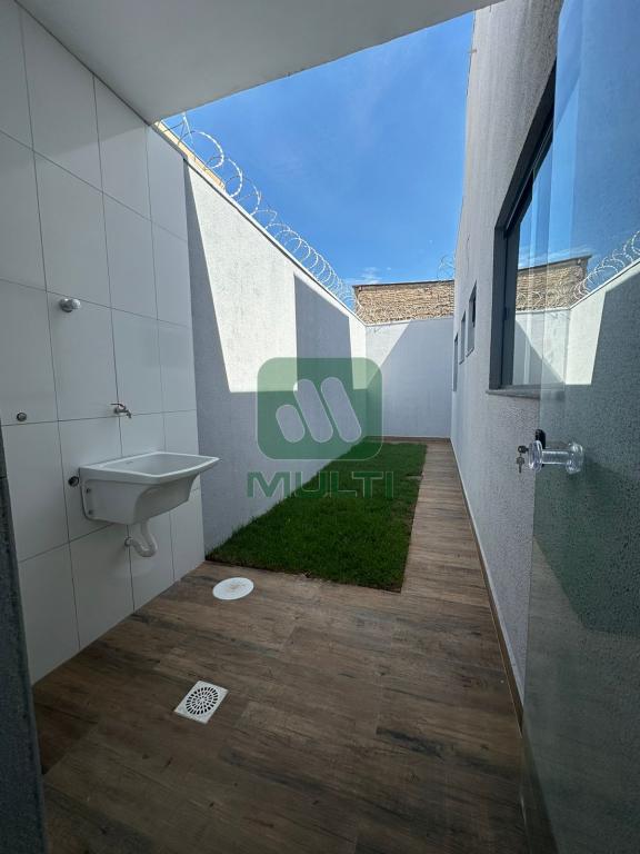 Casa à venda com 2 quartos, 70m² - Foto 4