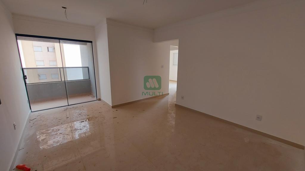 Apartamento à venda com 3 quartos, 80m² - Foto 1