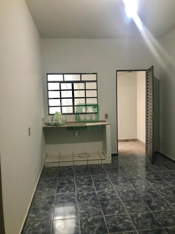 Casa à venda com 2 quartos, 400m² - Foto 1