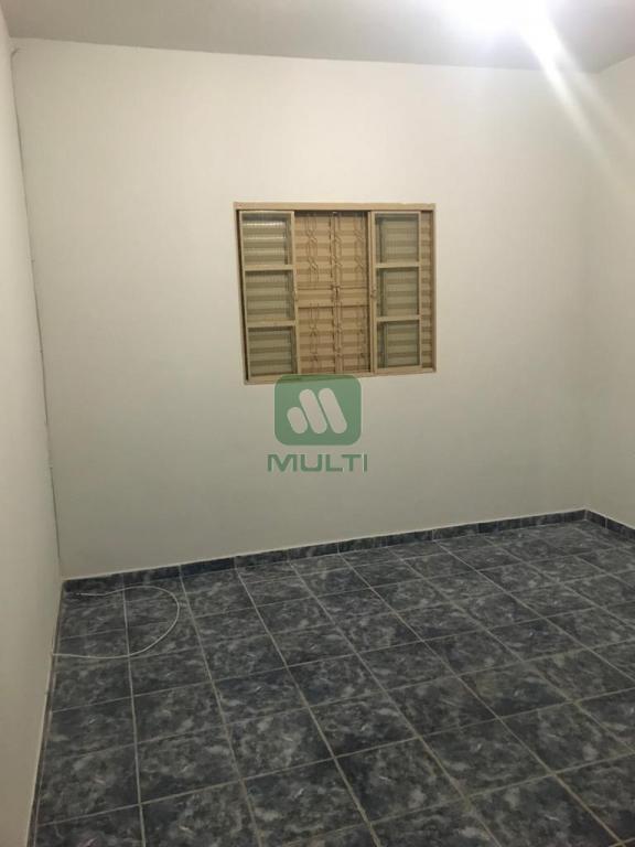 Casa à venda com 2 quartos, 400m² - Foto 3