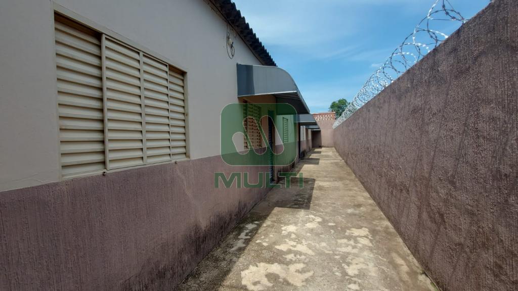 Casa à venda com 2 quartos, 400m² - Foto 7