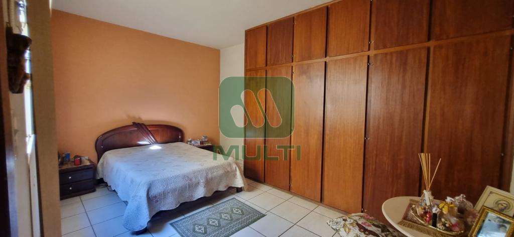 Casa à venda com 3 quartos, 250m² - Foto 10