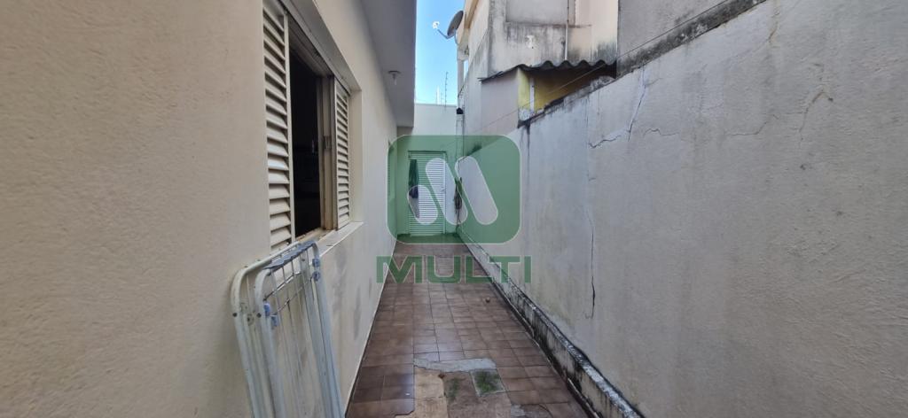 Casa à venda com 3 quartos, 250m² - Foto 14