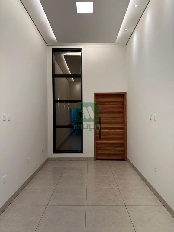 Casa à venda com 3 quartos, 99m² - Foto 1