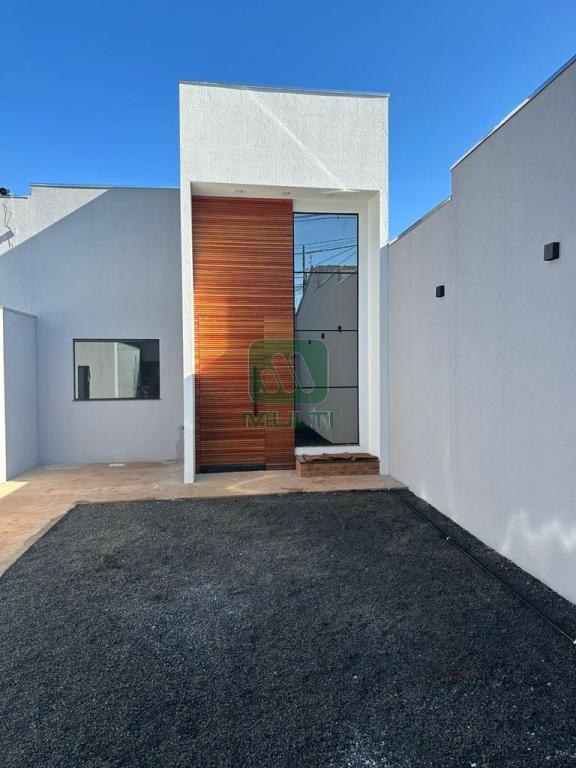 Casa à venda com 3 quartos, 99m² - Foto 2