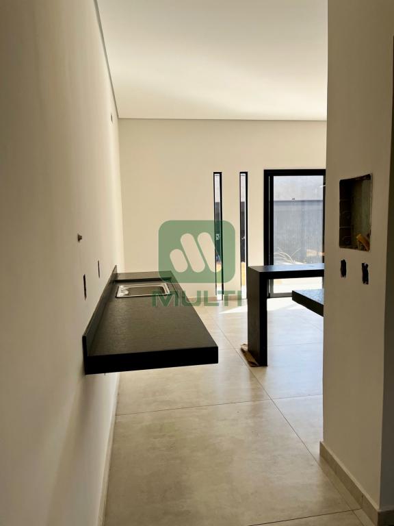 Casa à venda com 3 quartos, 110m² - Foto 2