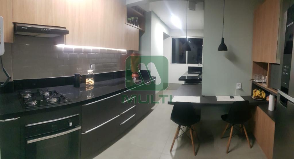 Apartamento à venda com 3 quartos, 94m² - Foto 2